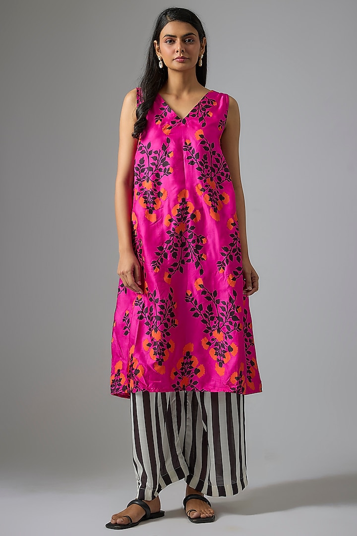 Pink Silk Block Printed Kurta Set by Kriti Bapna at Pernia's Pop Up Shop