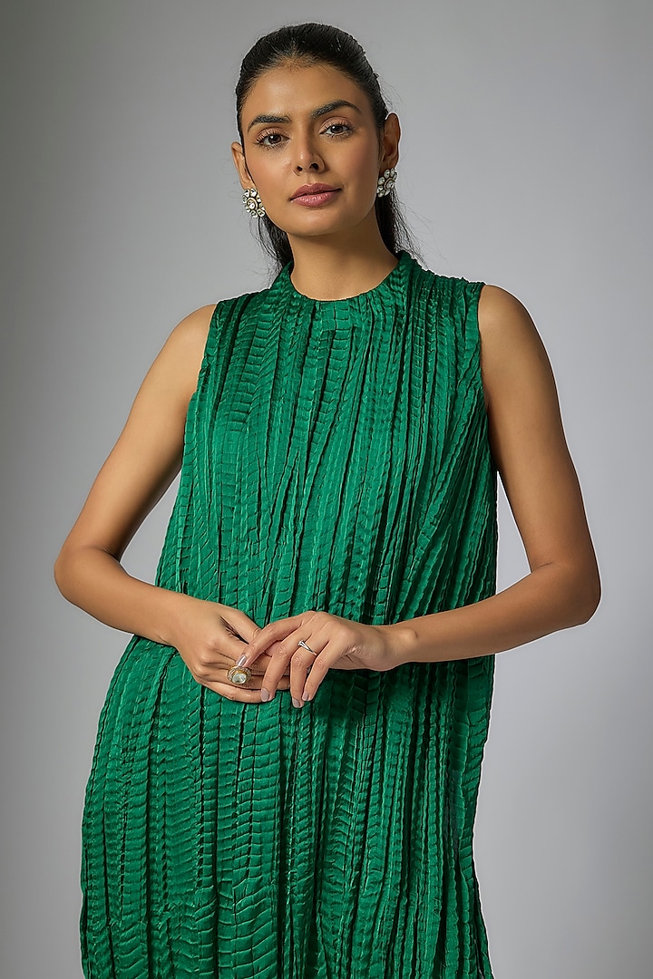 Green Georgette satin Crushed Kurta Set by Kriti Bapna at Pernia's Pop Up Shop
