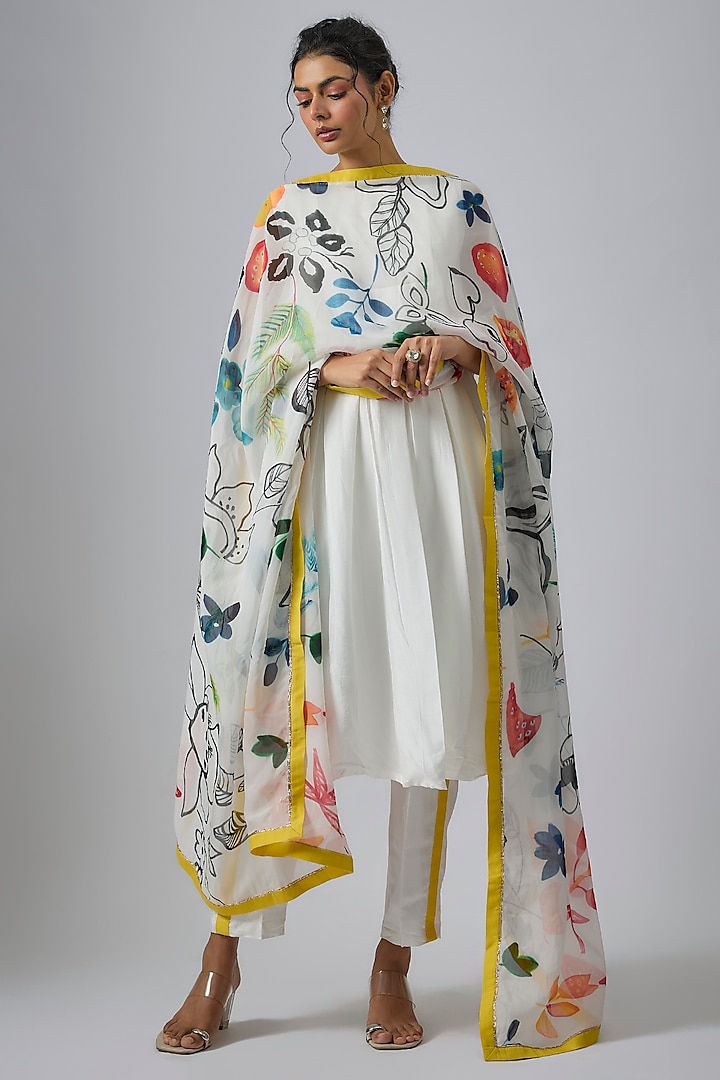 White Silk Pleated Kurta Set by Kriti Bapna at Pernia's Pop Up Shop