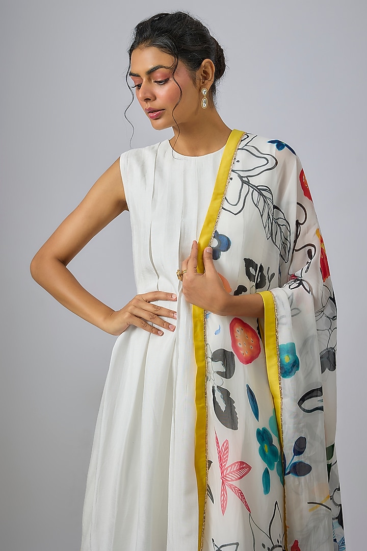 White Silk Pleated Kurta Set by Kriti Bapna at Pernia's Pop Up Shop