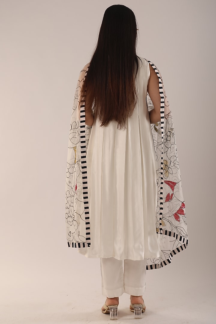 White Satin Dupion Pleated Kurta Set by Kriti Bapna at Pernia's Pop Up Shop