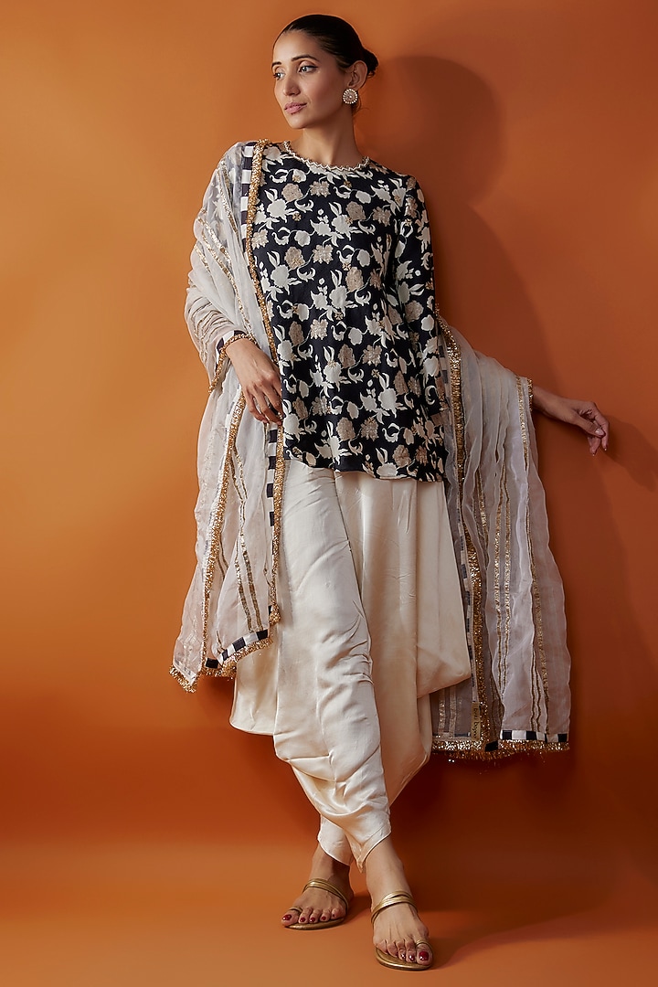 Black Silk Floral Printed Kurta Set by Kriti Bapna at Pernia's Pop Up Shop