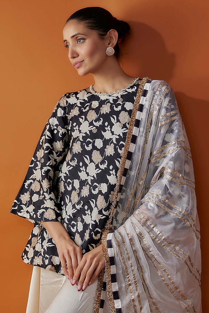 Black Silk Floral Printed Kurta Set by Kriti Bapna at Pernia's Pop Up Shop