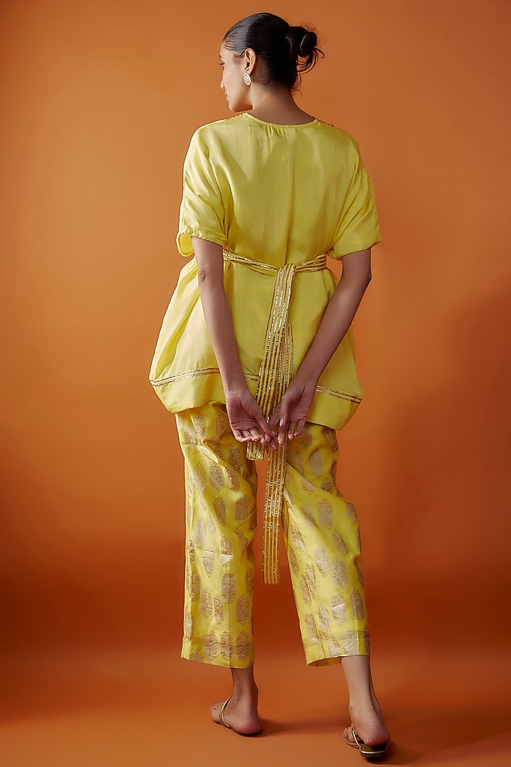 Yellow Silk Foil Printed Co-Ord Set by Kriti Bapna at Pernia's Pop Up Shop
