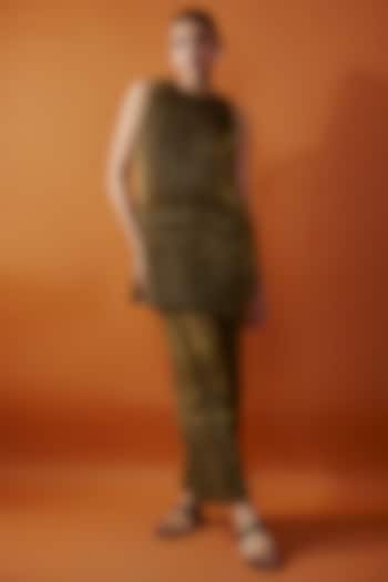 Black & Gold Pleated Georgette Co-Ord Set by Kriti Bapna at Pernia's Pop Up Shop