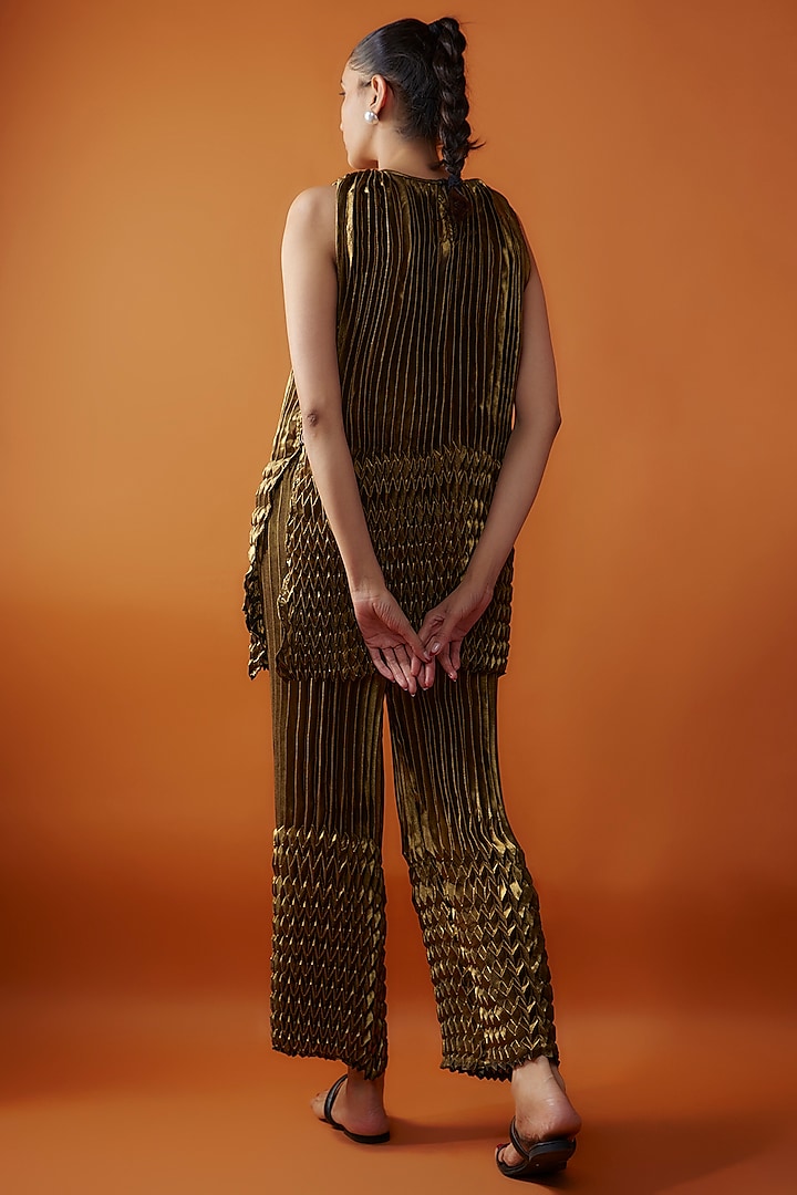 Black & Gold Pleated Georgette Co-Ord Set by Kriti Bapna at Pernia's Pop Up Shop