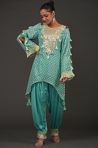 Green Georgette Mirror Embroidered Kurta Set by kunwarani ritu
