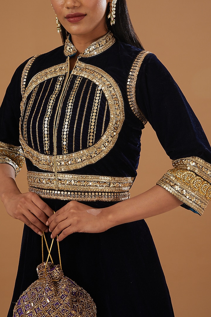 Black Velvet Embroidered Kurta Set by kunwarani ritu at Pernia's Pop Up Shop