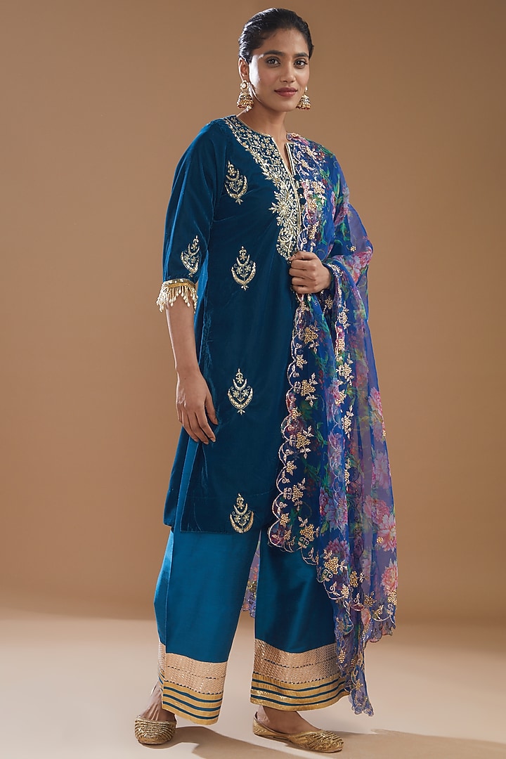 Cobalt Blue Velvet Embroidered Kurta Set by kunwarani ritu at Pernia's Pop Up Shop