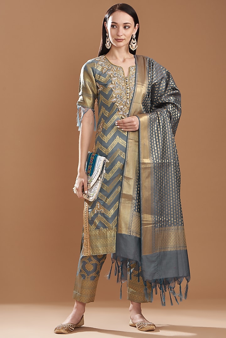 Grey Banarasi Silk Embroidered Kurta Set by kunwarani ritu