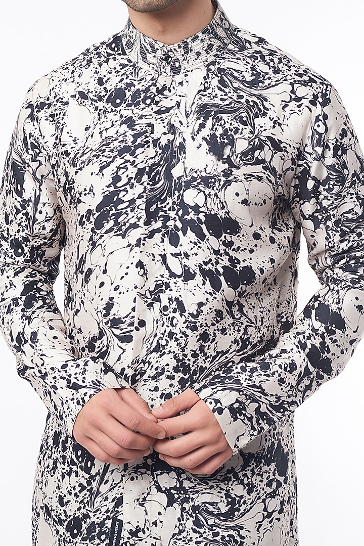 Creme & Black Printed Kurta Set by Krish Sanghvi at Pernia's Pop Up Shop