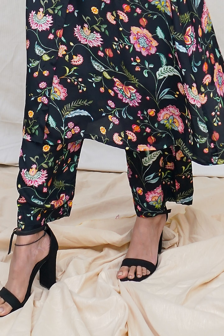 Black Floral Printed Kurta Set by Krupa Kapadia at Pernia's Pop Up Shop