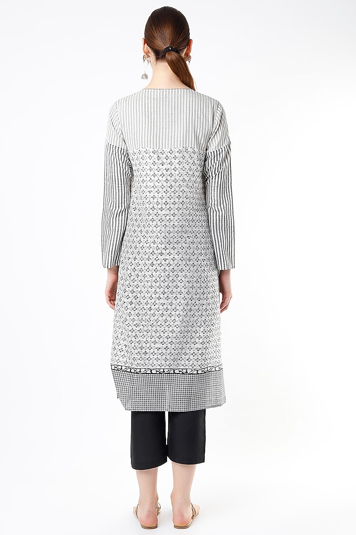 Off-White Block Printed Tunic by Krishna Mehta at Pernia's Pop Up Shop