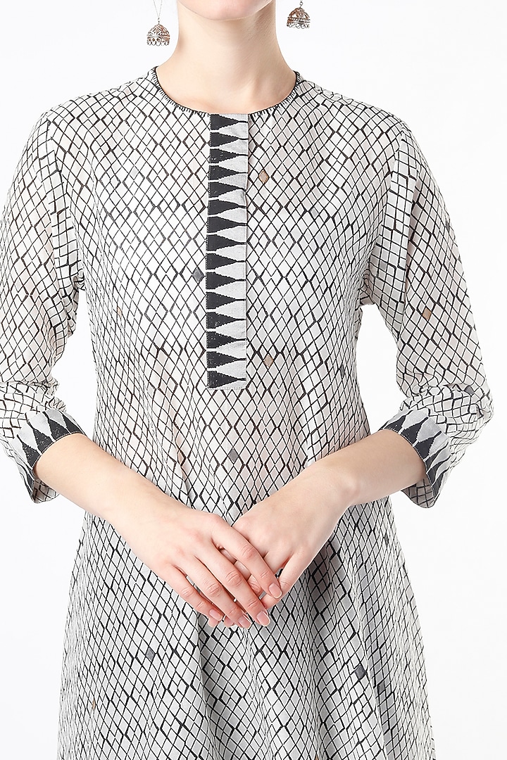 Off-White Chanderi Tunic With Print by Krishna Mehta at Pernia's Pop Up Shop