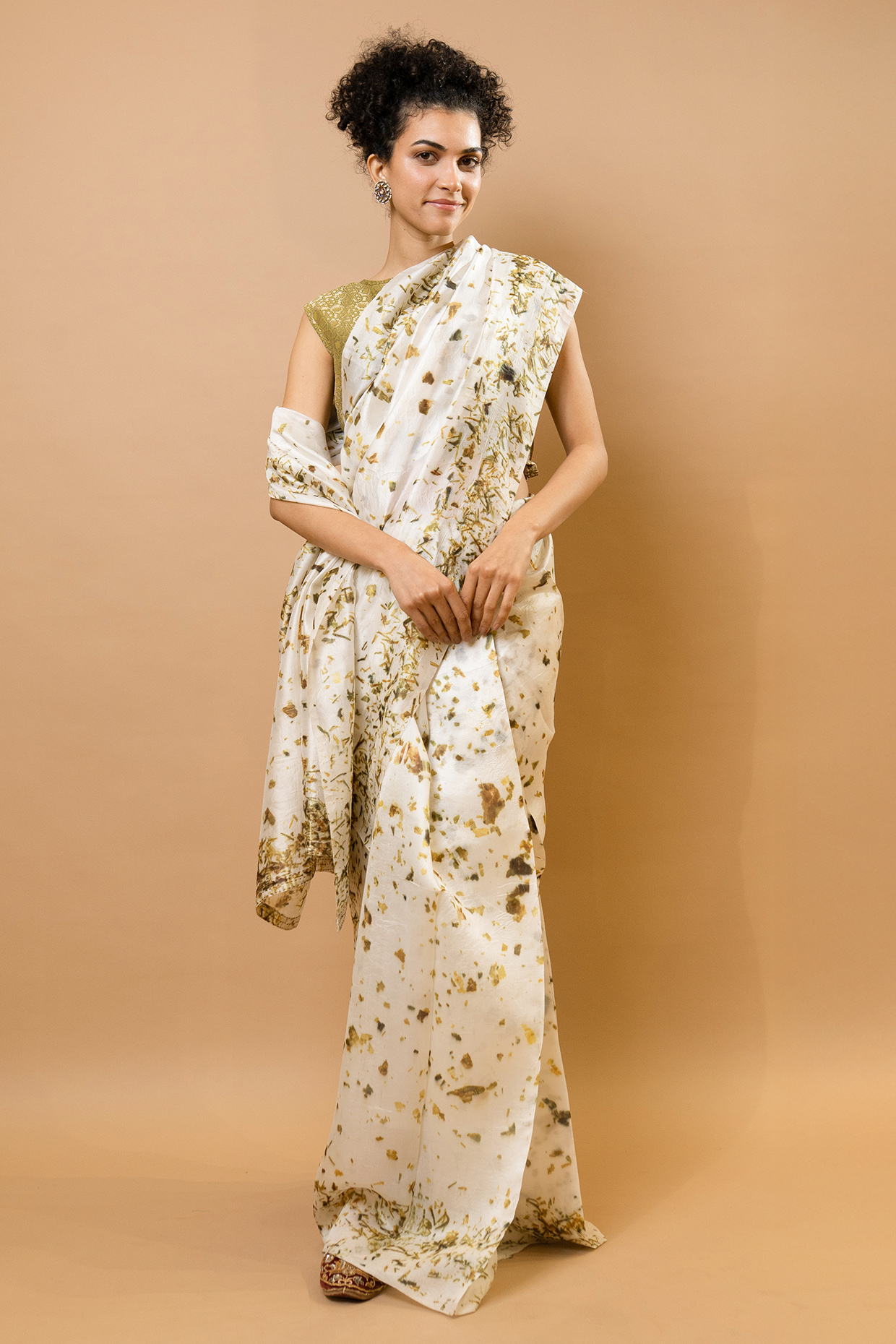 Natural White Pure Silk Wedding Saree by Krishna Mehta at Pernia's Pop Up Shop
