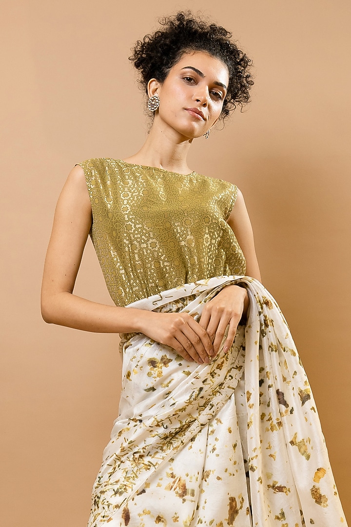 Natural White Pure Silk Wedding Saree by Krishna Mehta at Pernia's Pop Up Shop