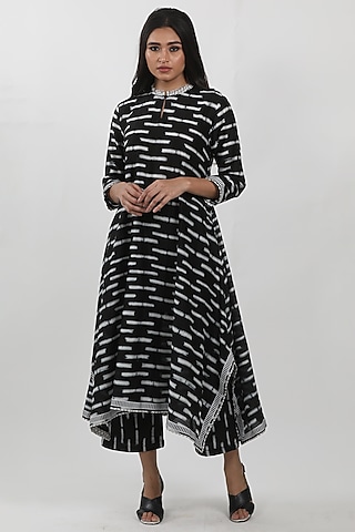 Black & White Chanderi Shibori Tie-Dye A-Line Tunic by Krishna Mehta
