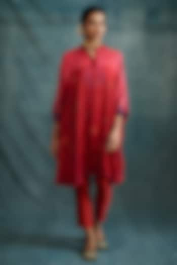 Red Modal Bandhej Block Printed Kaftan Tunic by Krishna Mehta at Pernia's Pop Up Shop