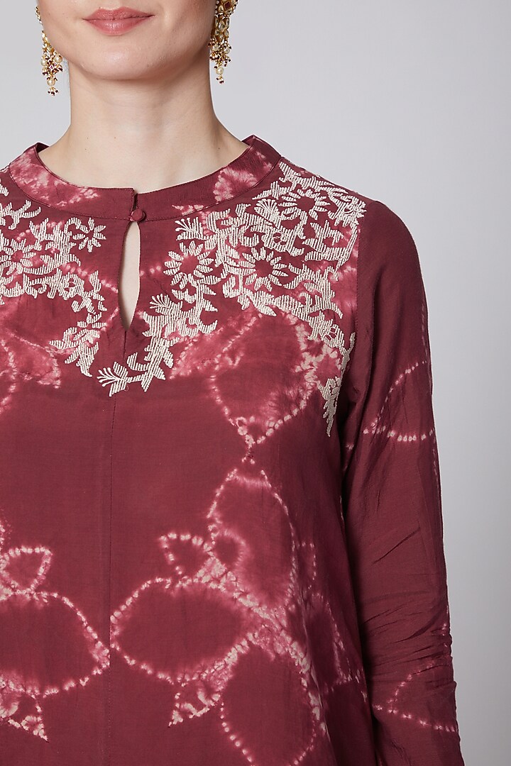 Red Embroidered Tunic by Krishna Mehta at Pernia's Pop Up Shop