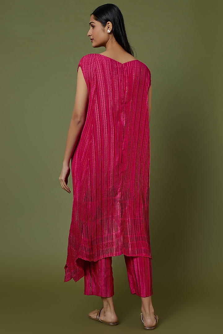 Pink Printed Pleated Pants by Krishna Mehta at Pernia's Pop Up Shop