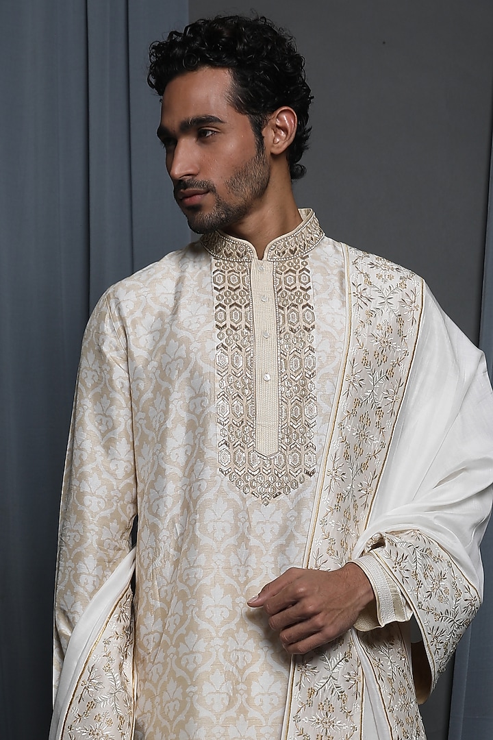 White Chanderi Embroidered Stole by Krishna Mehta Men at Pernia's Pop Up Shop