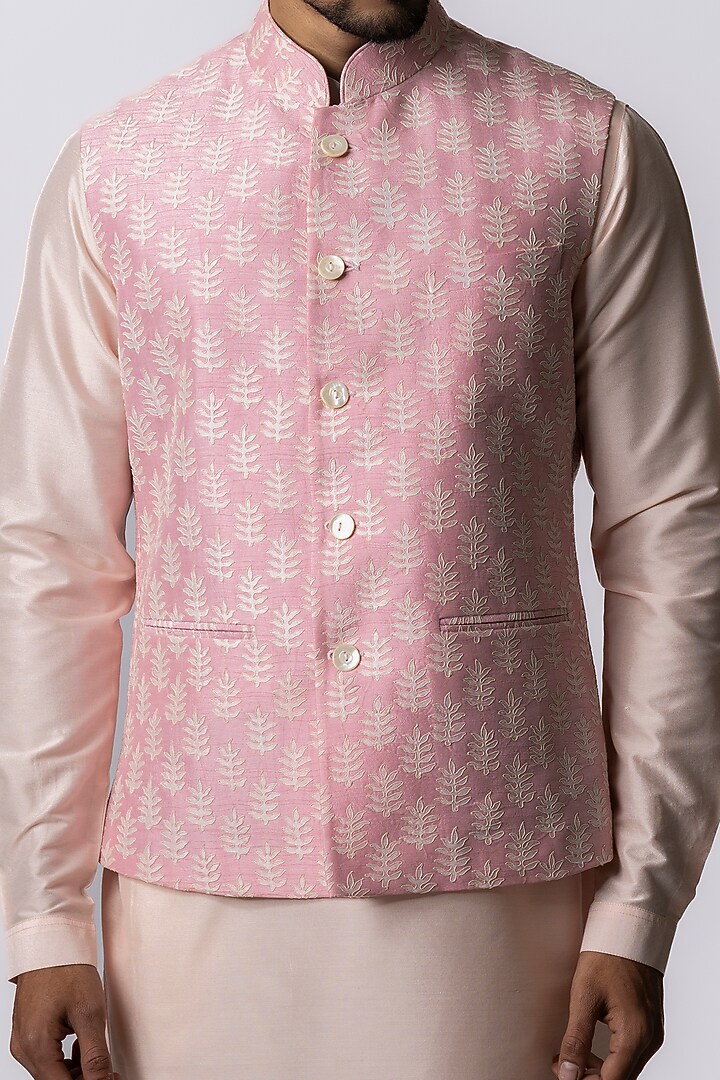 Blush Pink Tussar Block Printed Bundi Jacket by Krishna Mehta Men at Pernia's Pop Up Shop