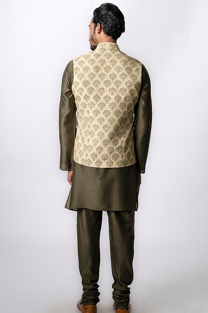 Cream Tussar Block Printed Bundi Jacket by Krishna Mehta Men at Pernia's Pop Up Shop