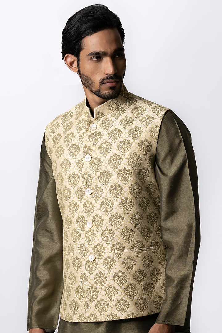 Cream Tussar Block Printed Bundi Jacket by Krishna Mehta Men at Pernia's Pop Up Shop