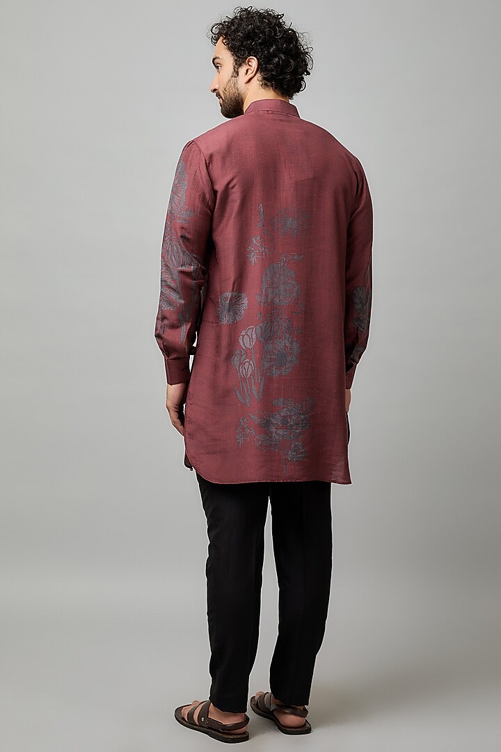 Maroon Tussar Floral Printed Kurta Set by Krishna Mehta Men at Pernia's Pop Up Shop