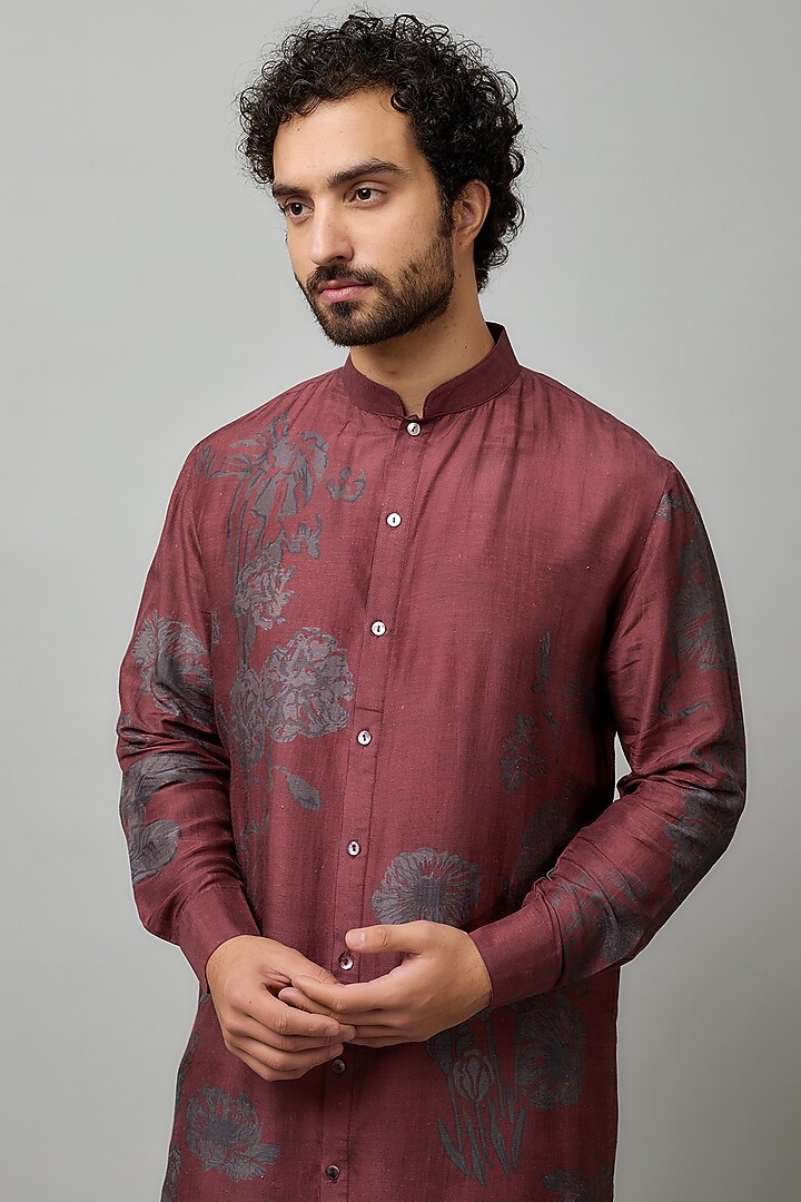 Maroon Tussar Floral Printed Kurta Set by Krishna Mehta Men at Pernia's Pop Up Shop