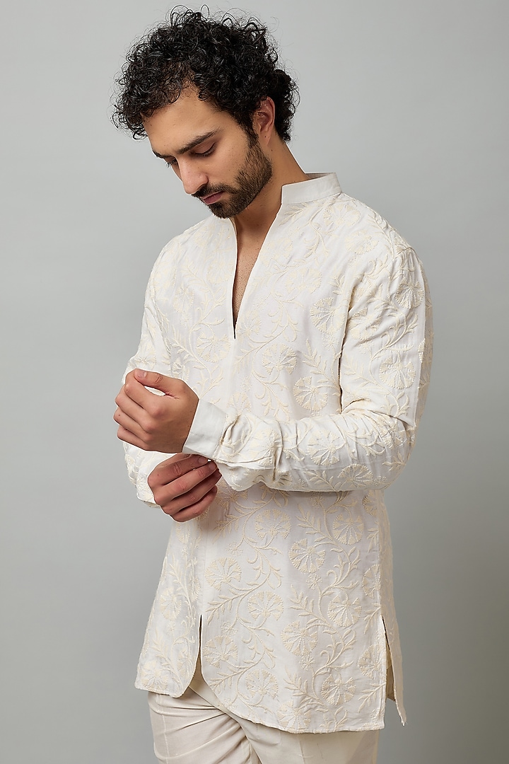 White Cotton Viscose Thread Embroidered Short Kurta by Krishna Mehta Men at Pernia's Pop Up Shop