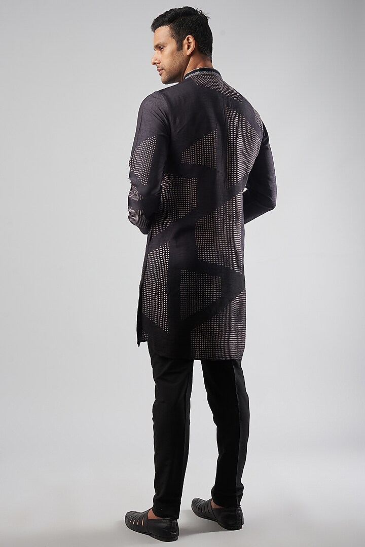 Grey & Black Pure Silk Block Printed Kurta Set by Krishna Mehta Men at Pernia's Pop Up Shop