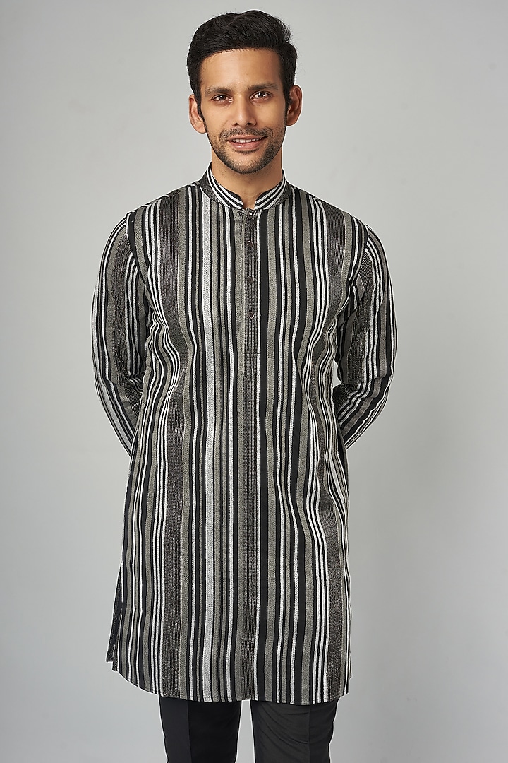 Black Cotton Viscose Embroidered Kurta Set by Krishna Mehta Men at Pernia's Pop Up Shop