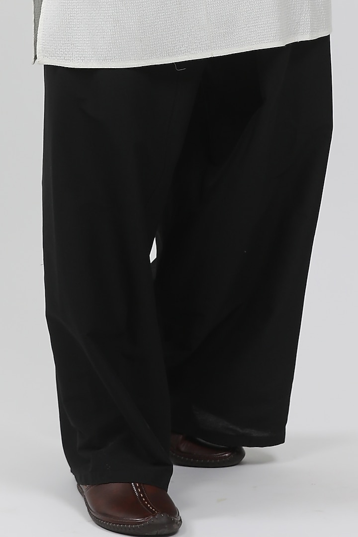 Off-White Cotton Viscose Textured Kurta Set by Krishna Mehta Men at Pernia's Pop Up Shop