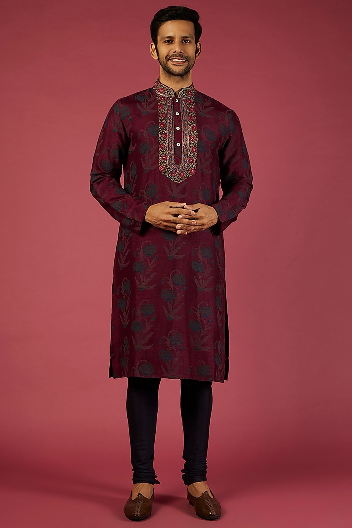 Maroon Printed Kurta Set by Krishna Mehta Men at Pernia's Pop Up Shop