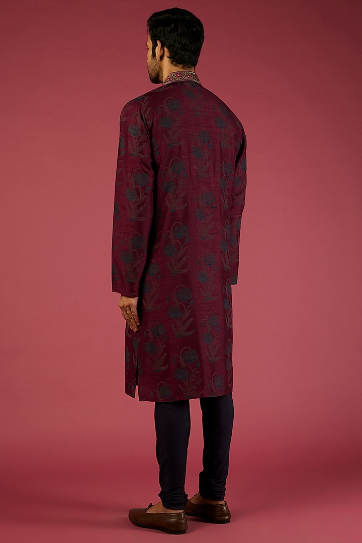 Maroon Tussar Floral Printed Kurta Set by Krishna Mehta Men at Pernia's Pop Up Shop
