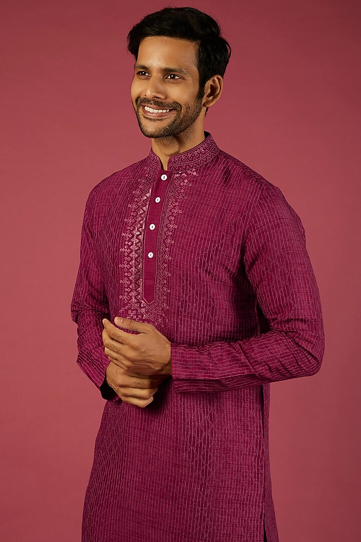 Magenta Tussar Printed Kurta Set by Krishna Mehta Men at Pernia's Pop Up Shop