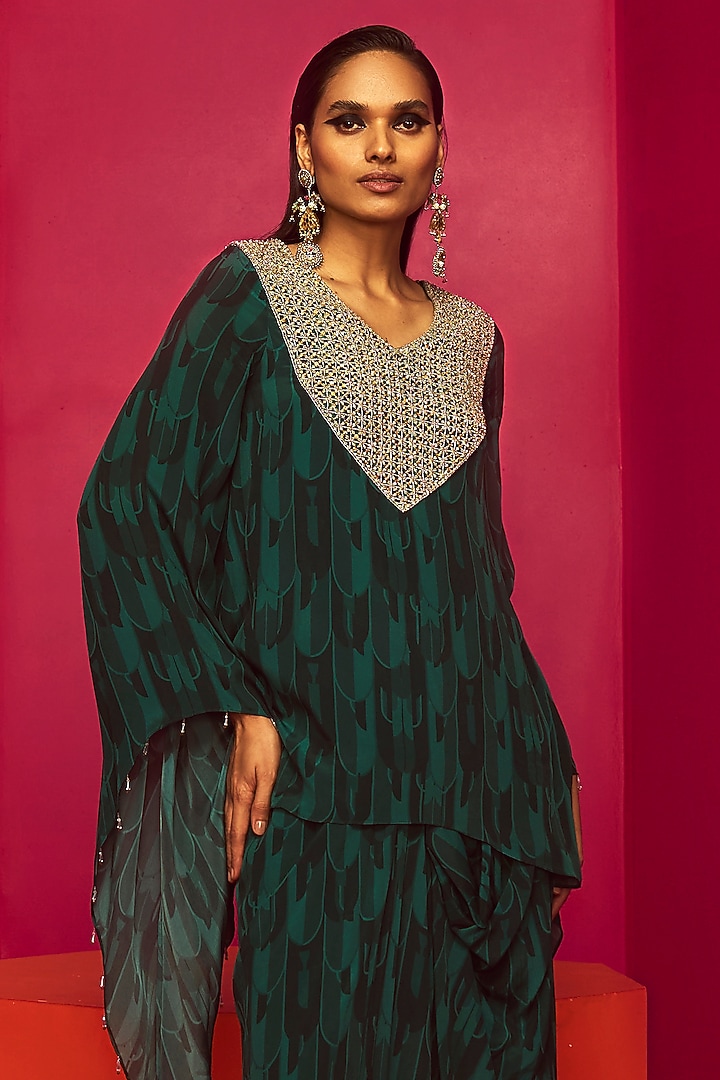 Green Crepe Hand Embroidered Kurta Set by Krisha Sunny Ramani at Pernia's Pop Up Shop