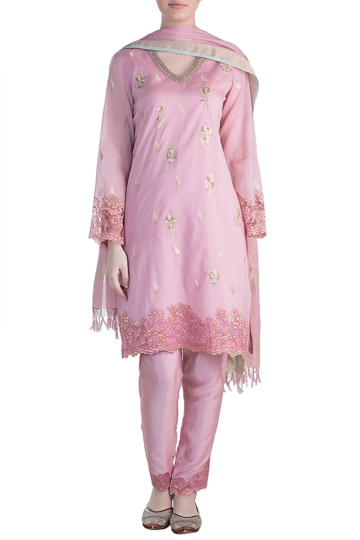 Pink Embroidered Kurta Set by Krishna Mehta at Pernia's Pop Up Shop