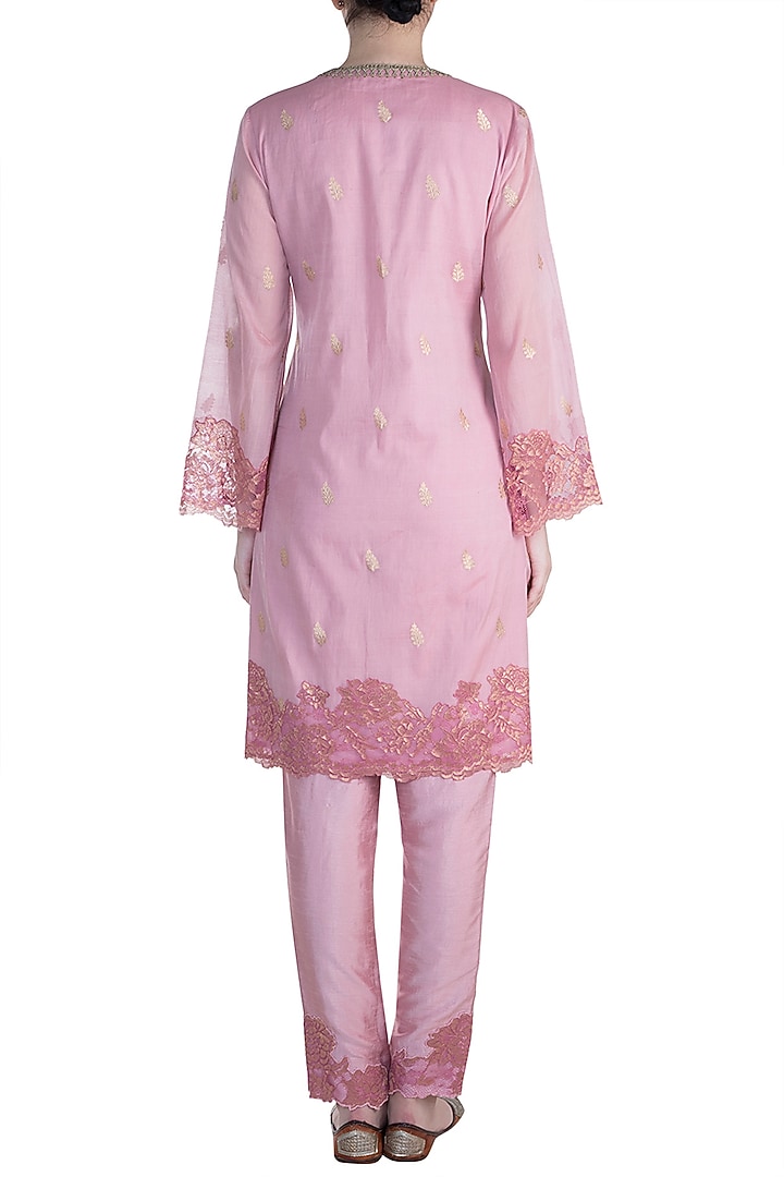 Pink Embroidered Kurta Set by Krishna Mehta at Pernia's Pop Up Shop