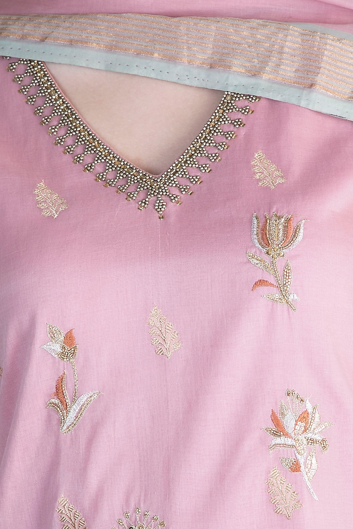 Pink Embroidered Kurta Set by Krishna Mehta at Pernia's Pop Up Shop