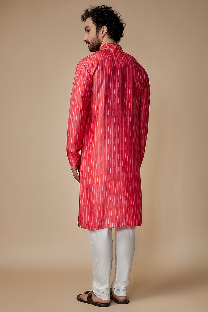 Red Tussar Digital Printed Kurta Set by Krishna Mehta Men at Pernia's Pop Up Shop