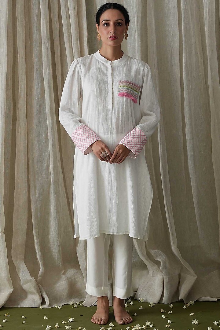 White Crinkled Cotton Embroidered Kurta Set by Kanika sharma
