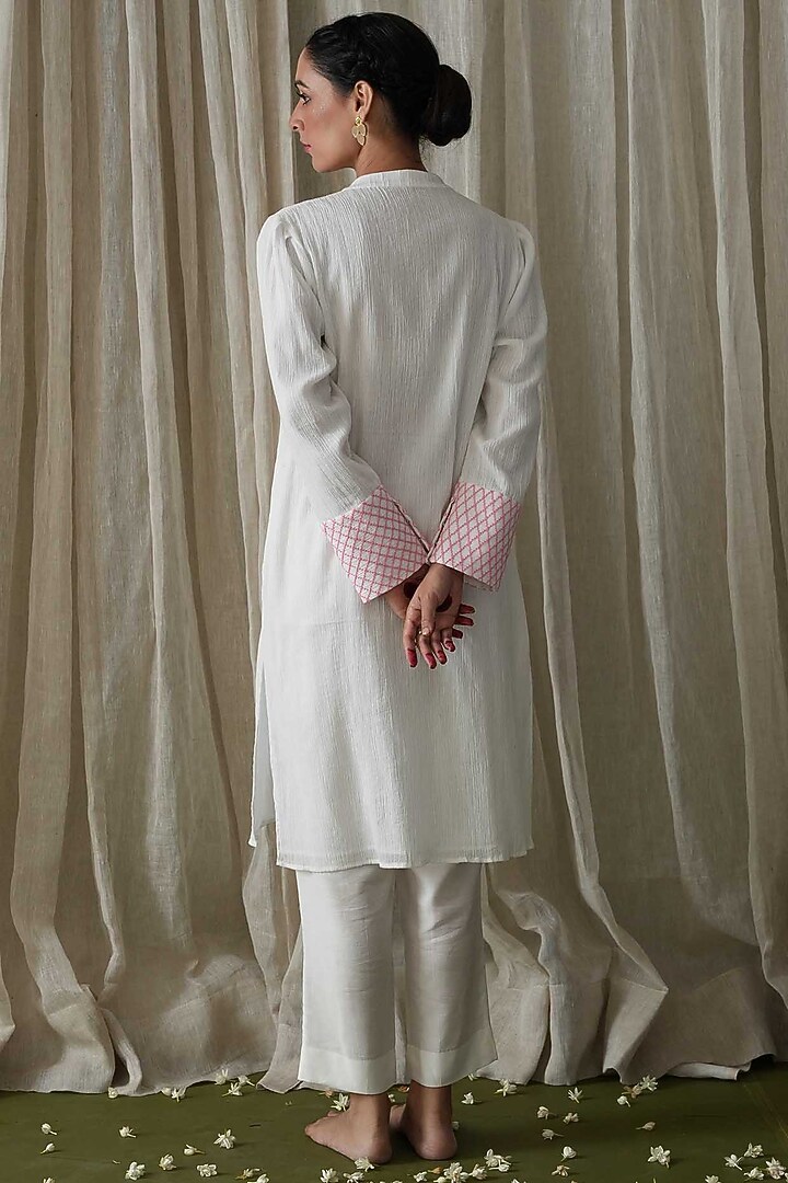 White Crinkled Cotton Embroidered Kurta Set by Kanika sharma at Pernia's Pop Up Shop