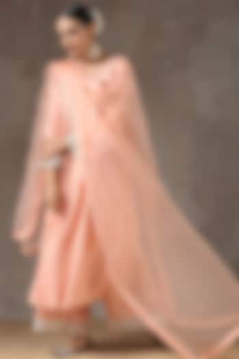 Peach Hand Embroidered Kurta Set by Kanika sharma at Pernia's Pop Up Shop
