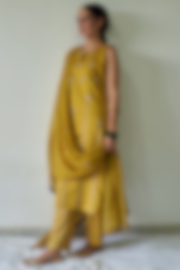 Turmeric Yellow Hand Embroidered Kurta Set by Kanika sharma at Pernia's Pop Up Shop