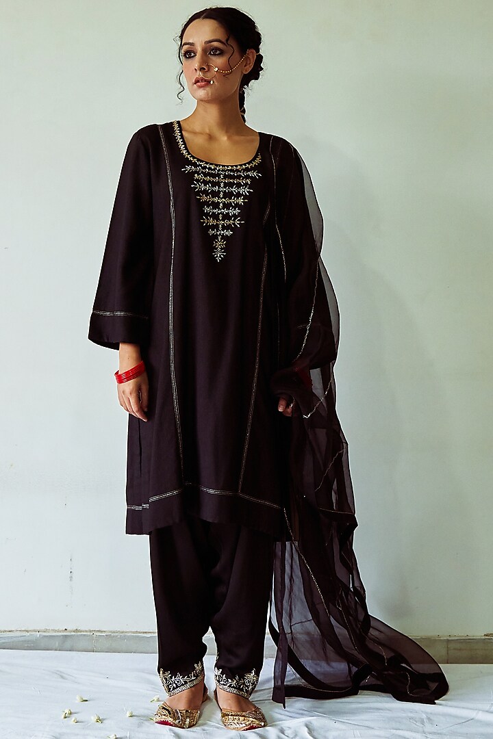 Black Hand Embroidered Kurta Set by Kanika sharma