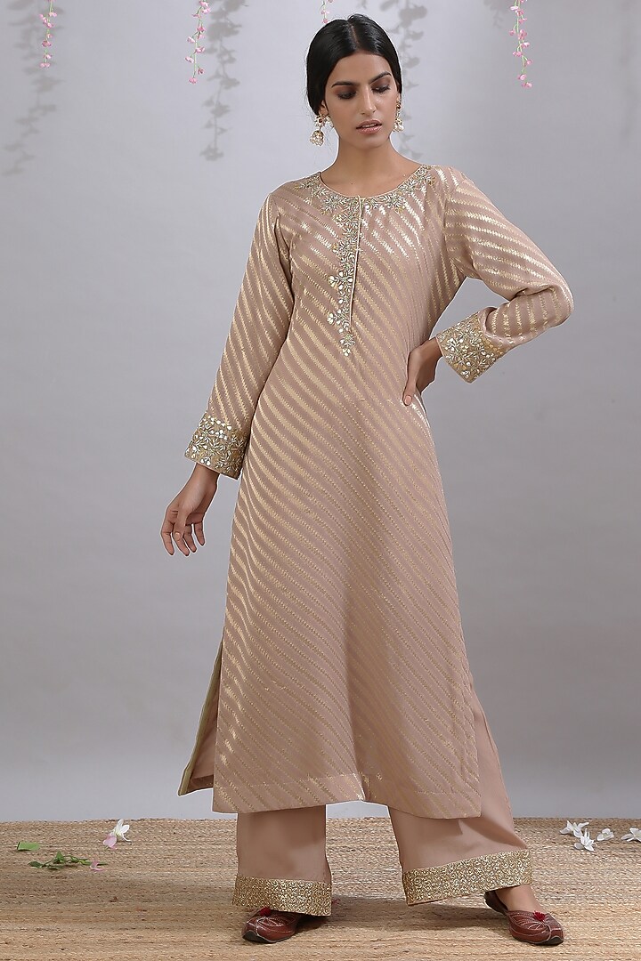 Brown Embroidered Kurta Set by Kanika sharma at Pernia's Pop Up Shop