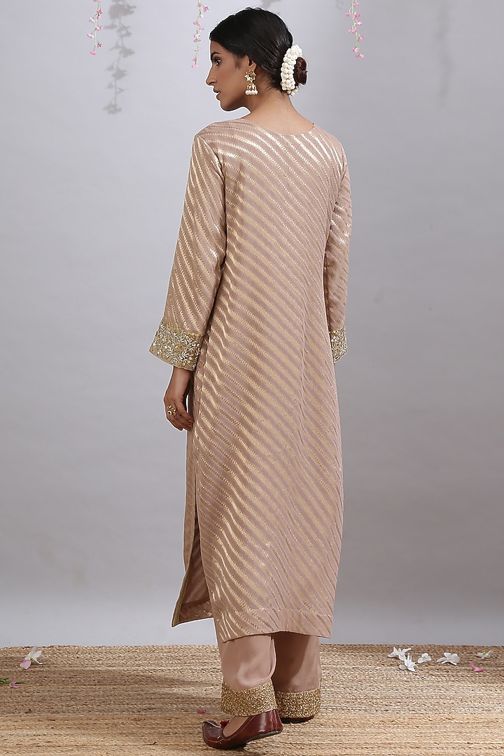 Brown Embroidered Kurta Set by Kanika sharma at Pernia's Pop Up Shop