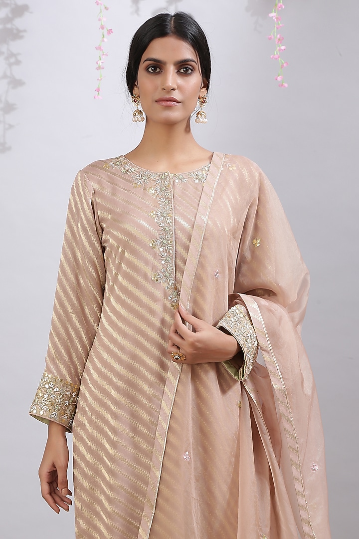 Brown Embroidered Kurta Set by Kanika sharma at Pernia's Pop Up Shop